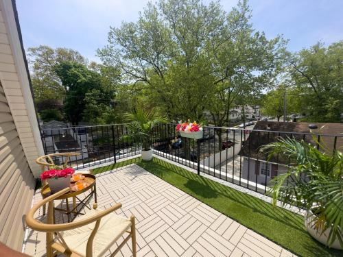 Zen Den With King Bed and Very Close to Airport in Belleville (NJ)