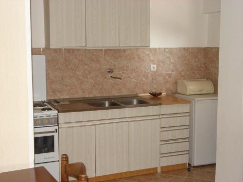 Studio Apartment with Balcony and Sea View image 6