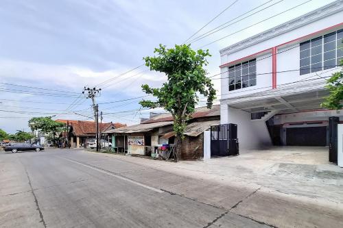 Entrance, RedDoorz Syariah Near Pusat Kota Jepara in Jepara
