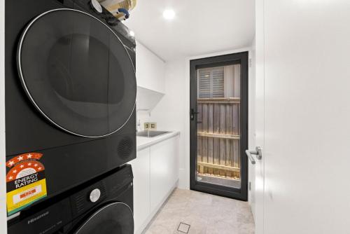Zara del Mar - Pet Friendly Absolute Waterfront - image 4