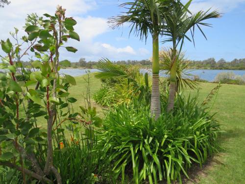 Lakes Entrance Waterfront Cottages with King Beds – Lake Entrance, MS