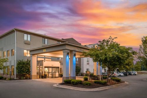 Comfort Suites Auburn Hills - image 7