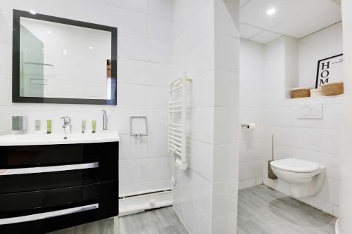 Charming apartment-1BR - 4P- Canal Saint-Martin - image 4