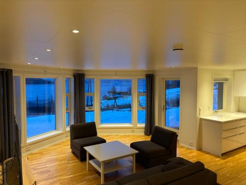 Arctic View Apartment - Country Retreat near Tromso in Straumsbukta