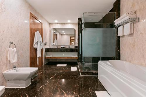 room detail thumbnail 2