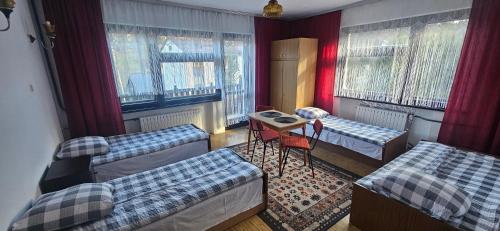 4 twin beds