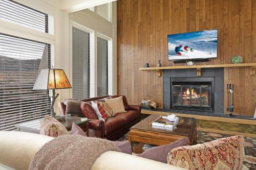 15 Chambertin Townhomes Townhouse - image 2