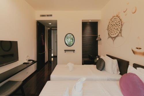 room detail thumbnail 1