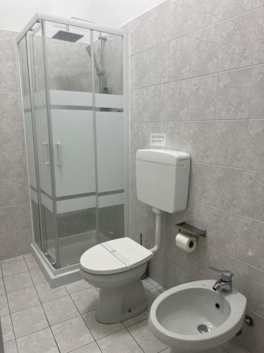 浴室, A due passi dal Centro Intero appartamento con AC e WiFi in 弗利市中心