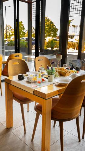 Ava Hotel Prishtina in Όμπιλιτς