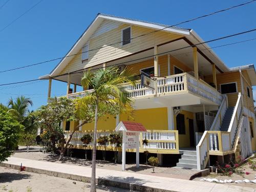 Ingresso, Serenade Hotel in Placencia