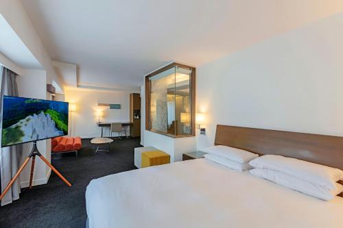 room detail thumbnail 2