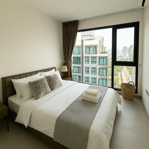 Rare Luxury 2 Bed 2 Bath Next to Thonglor BTS - image 10