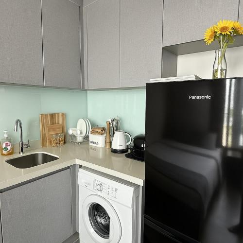 Rare Luxury 2 Bed 2 Bath Next to Thonglor BTS - image 9