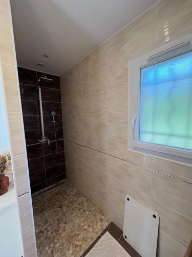 Vannas istaba, Maison 6 pers avec piscine proche des Cascades du Sautadet in La Roque-sur-Ceze