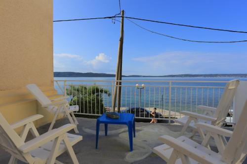 Apartments by the sea Kastel Kambelovac - Kastela - 20605 – khách sạn tại Kastel Kambelovac