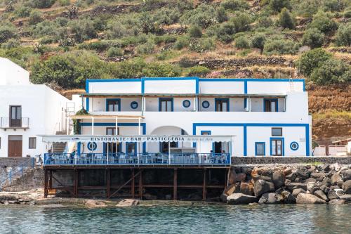 Viesnīcas āriene, Da Nino sul mare Filicudi in Filikudi