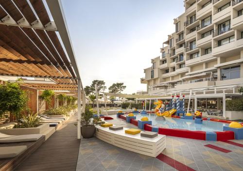 مسبح, فندق فالمار ميتيور (Valamar Meteor Hotel) in ماكارسكا