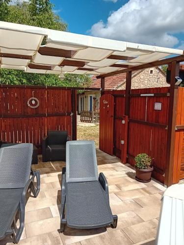 Holiday house with a swimming pool Konjevrate, Krka - 24925 in Radonic