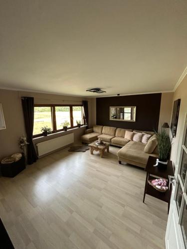 Stilvolle Wohnung im Zweifamilienhaus mit Feldrandlage und zentraler Lage in Rodenbach, Deutschland