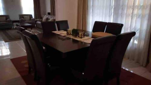 Cozy 3BR home - gated estate with genset - Tema in Afienya