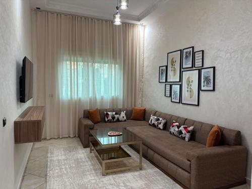 Charming apartment near airport in Gzennaia