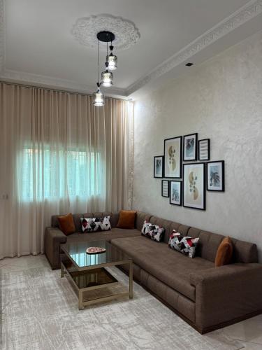 Charming apartment near airport in Gzennaia