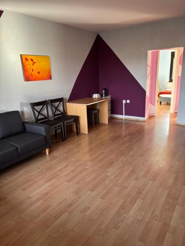 Amazing entire Apartment, U79&S1, Messe, Airport, Hbf, 6-Seen-Platte in Duisburg, Deutschland