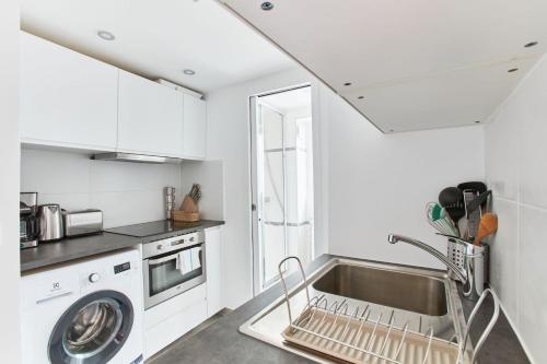 keittiö, BnBNova - 1BR - Montmartre & Sacré-Cœur Basilica (BnBNova - 1BR - Montmartre & Sacre-Cœur Basilica) in Montmartre