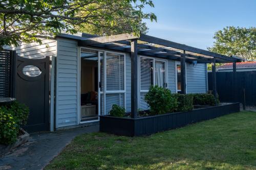 Bright Modern Guesthouse - Free Parking, Near CBD in Woolston