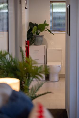 Bright Modern Guesthouse - Free Parking, Near CBD in Woolston