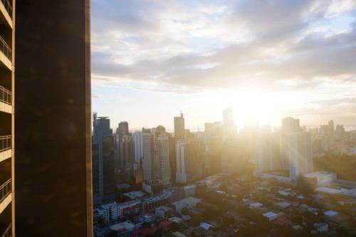 Elegant Stylish 1 Bedroom Balcony City and Manila Bay view FREE Sauna Pool GYM Makati