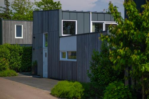 Zindering Renesse in โฮเคนบูมลาน