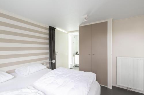 Zindering Renesse in โฮเคนบูมลาน