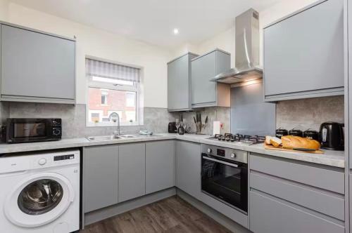 Norris Stays - Sleeps 7 by M55 gîte à louer Royal Preston Hospital