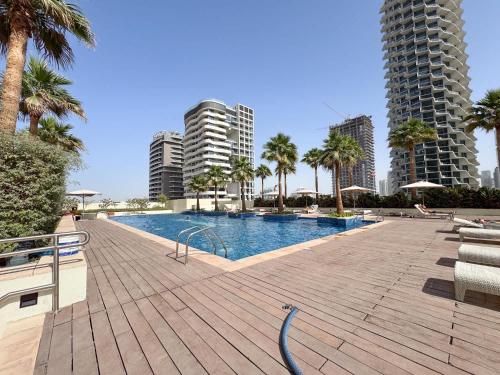 Modern 1 Bed in JVC Sleeps 4 with City Views - image 13