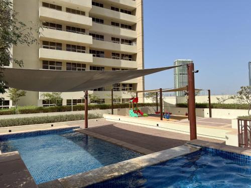 Modern 1 Bed in JVC Sleeps 4 with City Views - image 14
