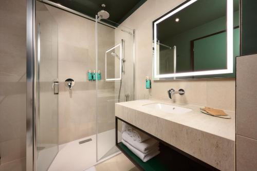 room detail thumbnail 2