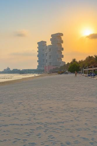 Sunset Beach Escape at Palm Jumeirah 240 by The Rosewood Vacation Homes Rental LLC in The Palm Jumeira