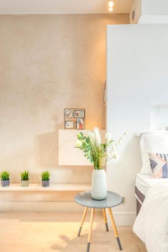 Gorgeous light-filled apartment in city center 4