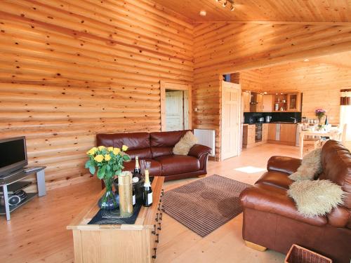 Bracken Log Cabin - S4468