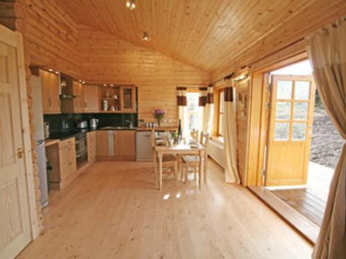 Bracken Log Cabin - S4468