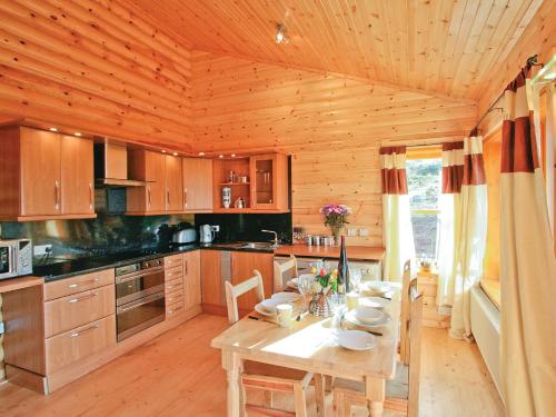 Bracken Log Cabin - S4468