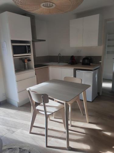Appartement à la campagne (Appartement a la campagne) in Saint Georges De Luzencon