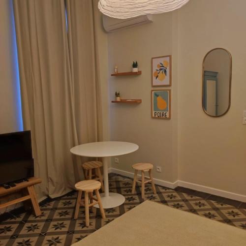 Les Vignes - Studio 25m2, Clim, Parking, proche centre ville et transport in Le Fournel