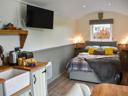 Hotelli välisilme, Greengill Farm Shepherds Hut- Ukc3632 in Grange Over Sands