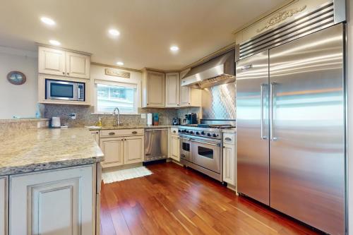 The Sunset Beach House in Lummi Island