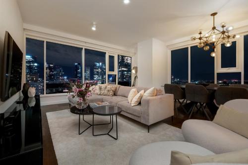 Premium LUX Apartment Unique Tower Heart of Warsaw by Renters Prestige