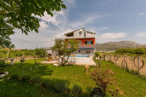 Holiday house with a swimming pool Opuzen, Neretva Delta - Usce Neretve - 8818 in 柯普新