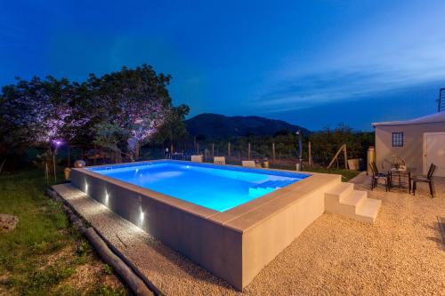 Holiday house with a swimming pool Opuzen, Neretva Delta - Usce Neretve - 8818 in 柯普新